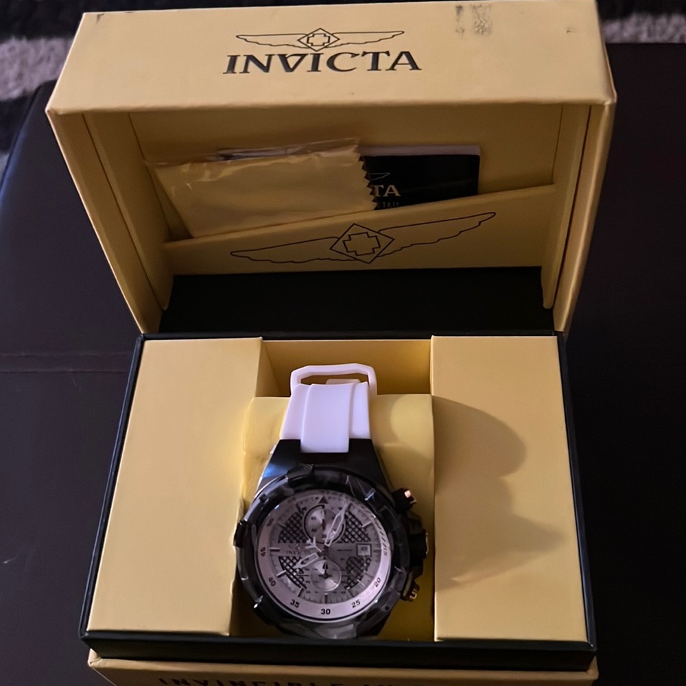 Men nice wrist Invicta watch